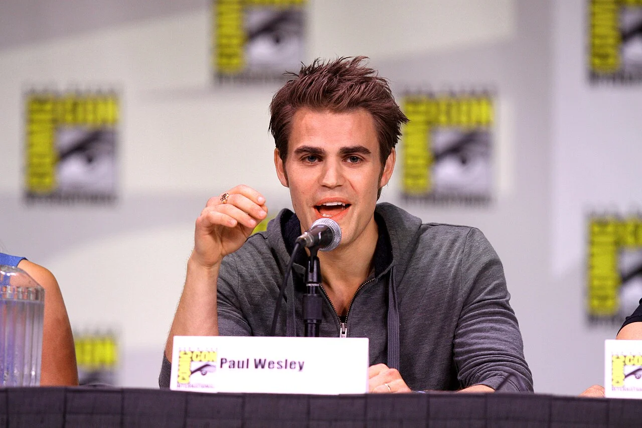 Paul Wesley, ator de Stefan Salvatore em The Vampire Diaries, durante painel da série
