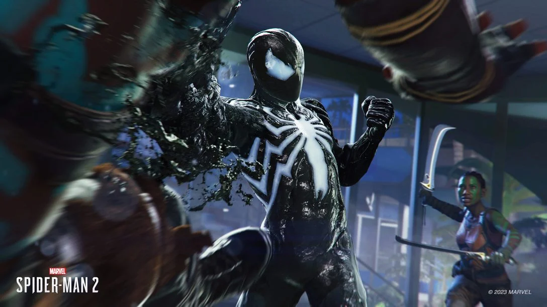 Peter Parker usando o traje preto do simbionte em Marvel's Spider-Man 2