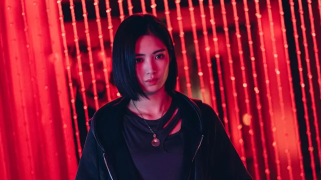 Regina Lei interpreta Mina Shen, Fixer da organização rival Yeh Yueh Tong. Foto: Divulgação/Netflix