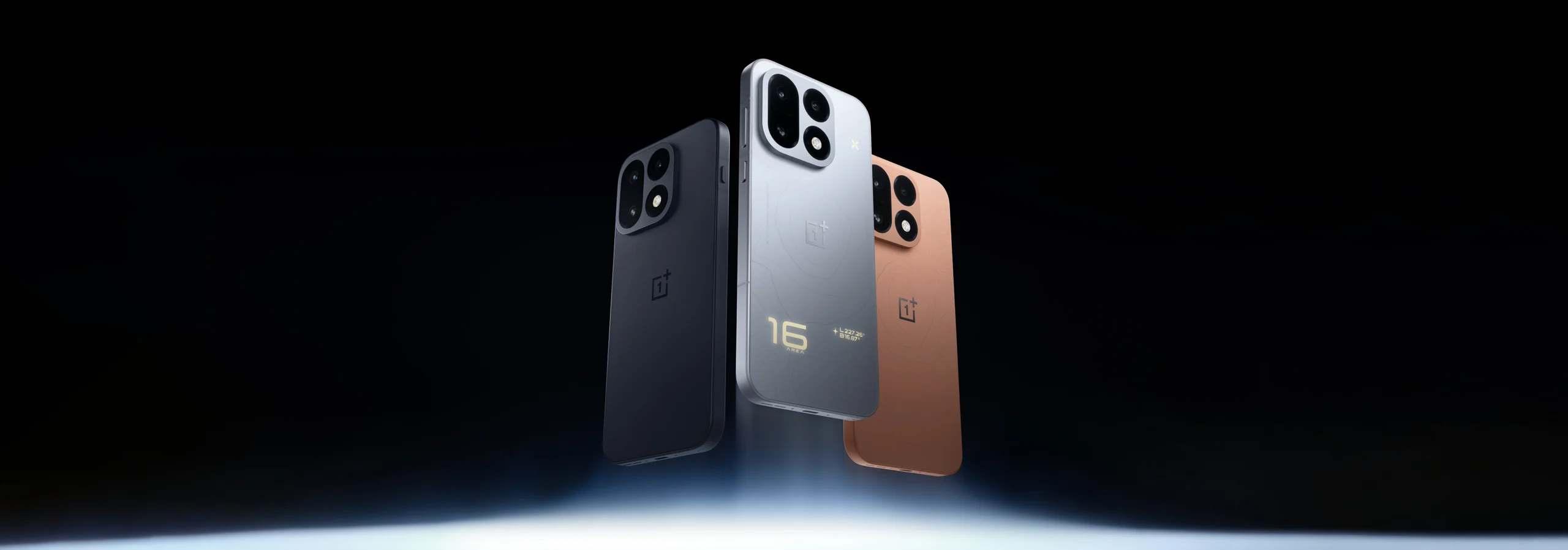 OnePlus 16 em três acabamentos divulgados oficialmente pela fabricante