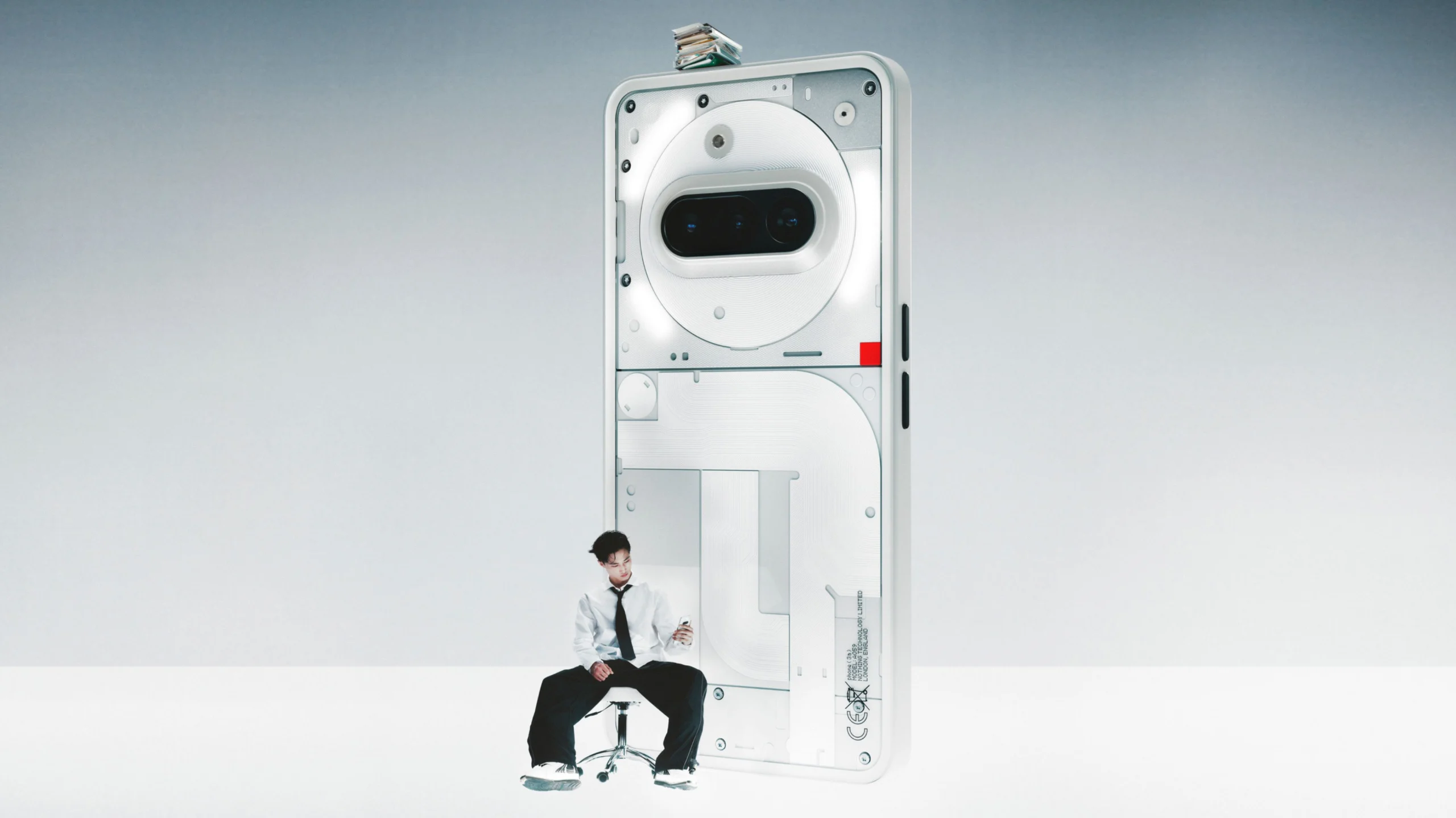 Nothing Phone 3a branco com traseira transparente e interface Glyph