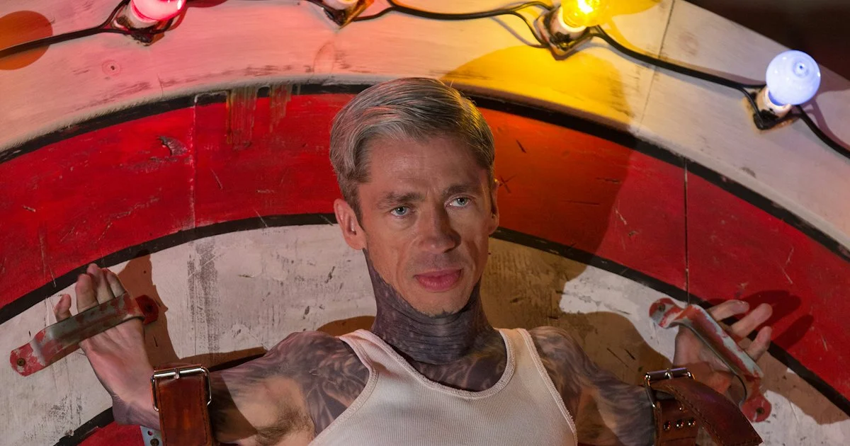 Mat Fraser como Paul o Homem-Foca Ilustrado em American Horror Story Freak Show