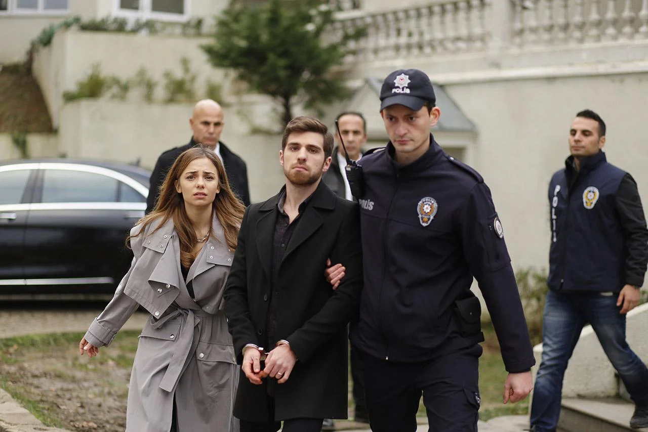 Cenk em Cruel Istambul