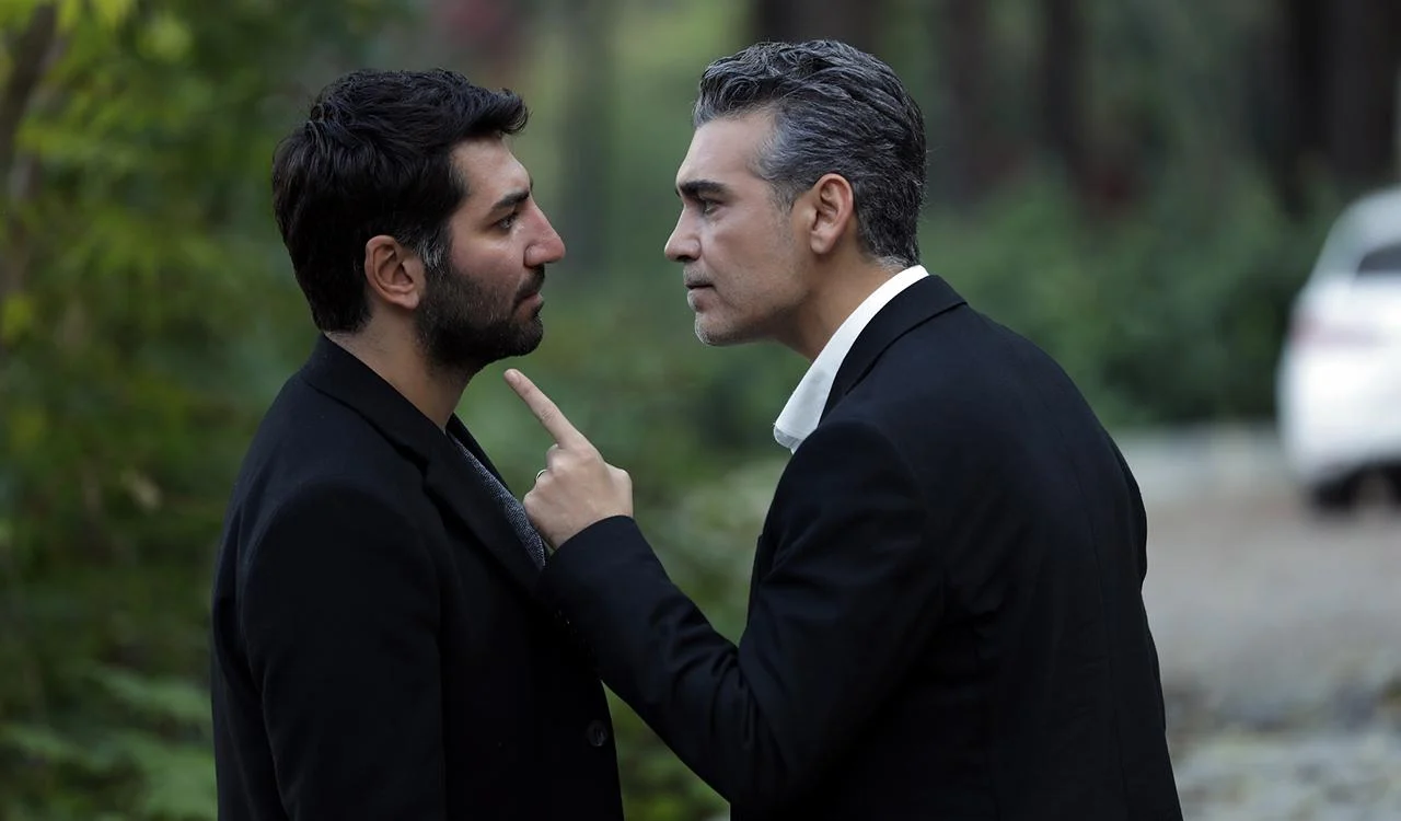 Aras e Volkan discutem em Iludida