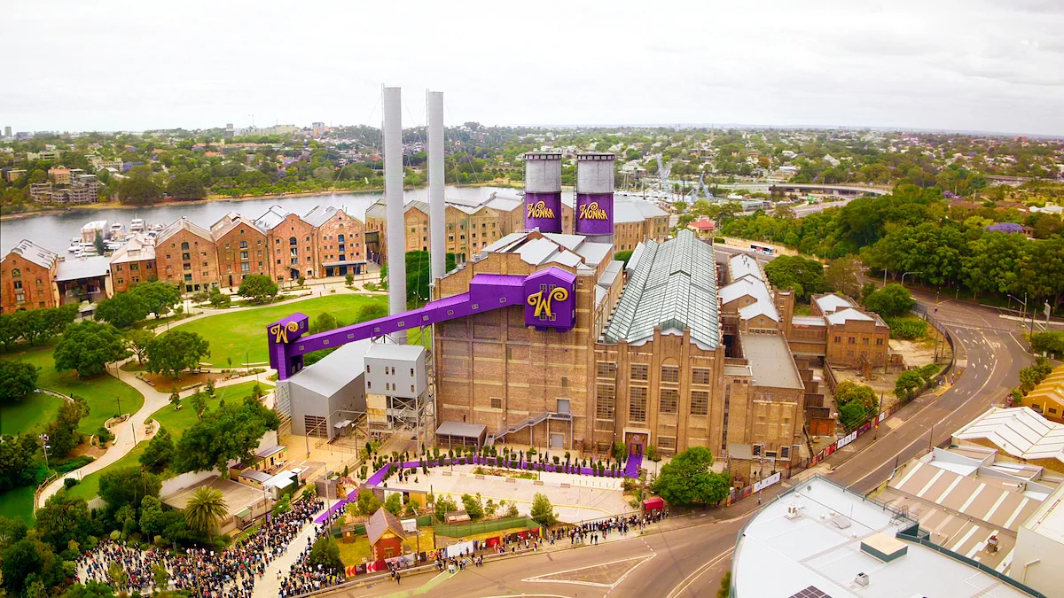 Fábrica de Wonka construída para o reality O Bilhete Dourado da Netflix