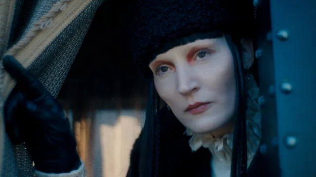Vicky Krieps interpreta uma versão bastante ficcionalizada de Bridget “Maggie” Sullivan em Monstro. Foto: Netflix.