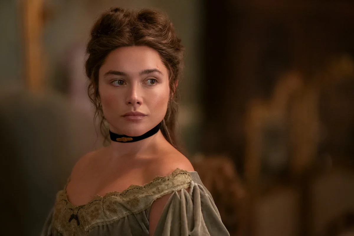 Florence Pugh caracterizada como Cathy Ames em cena de A Leste do Éden