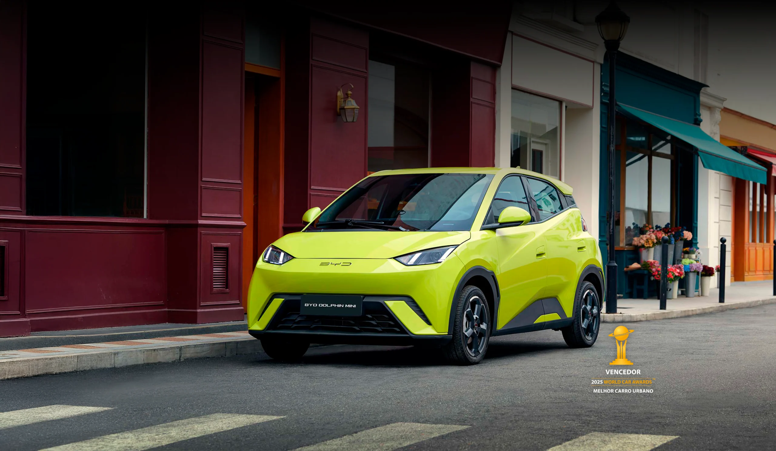 BYD Dolphin Mini elétrico em imagem oficial