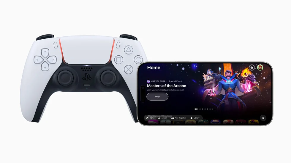 iPhone com Apple Games ao lado de um controle DualSense