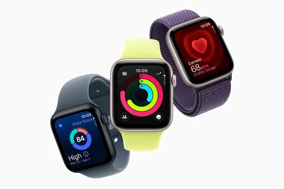 Três Apple Watch SE 3 em diferentes pulseiras mostrando apps de saúde e atividade