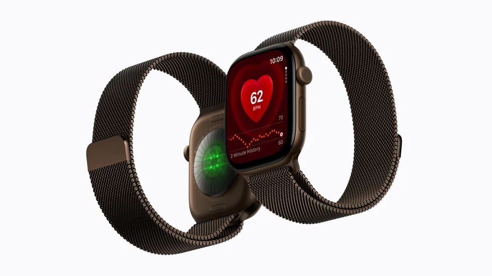 Dois modelos do Apple Watch Series 12, um mostrando os sensores na traseira e outro com o app Frequência Cardíaca na tela