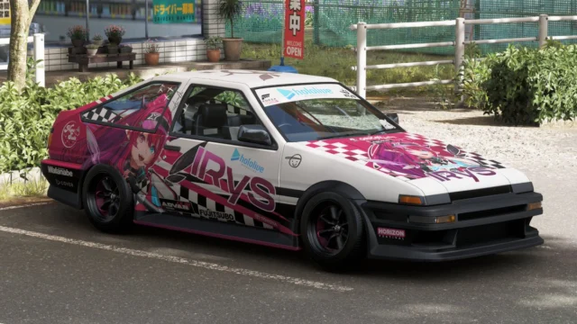 Toyota AE86 com livery itasha inspirada em anime em Forza Horizon 6