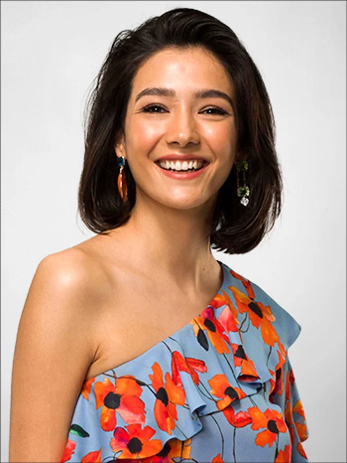 Aybüke Pusat como Selin Sever em Outra Vez Você