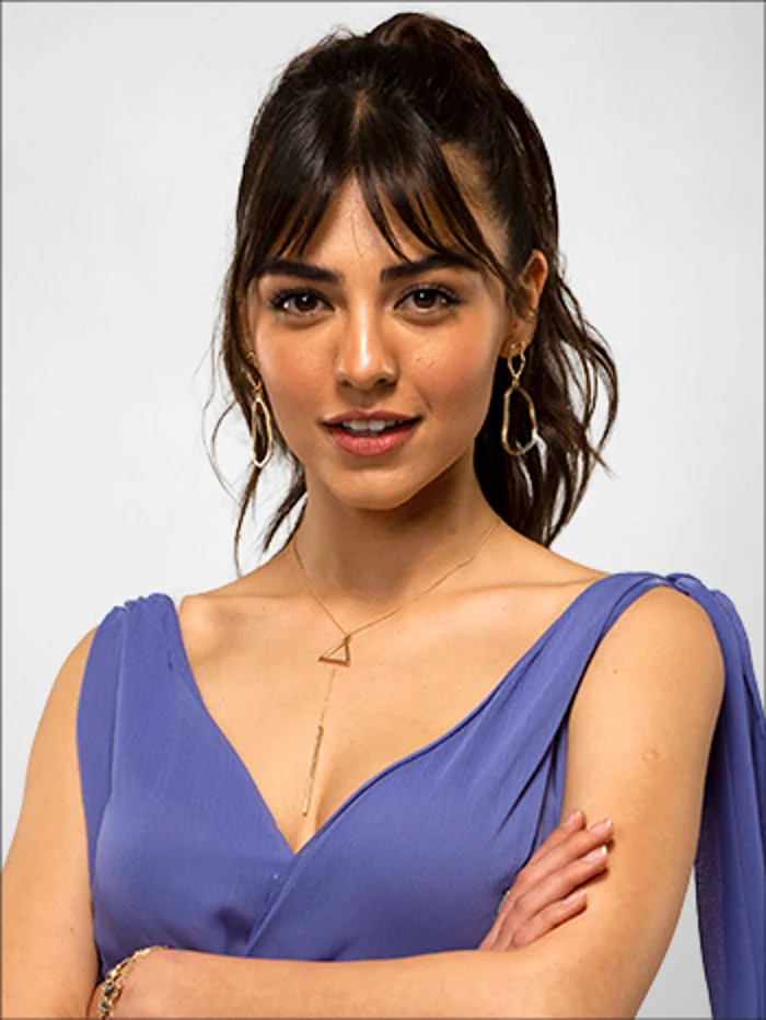 Aslıhan Malbora como Ayda Akman em Outra Vez Você