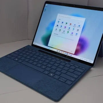 KB5124008 começou a ser distribuída em 8 de setembro para Windows 11 24H2 e 25H2. Foto: KK IN HK/Wikimedia Commons (CC BY-SA 4.0)