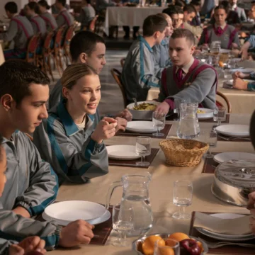 Escola Minerva termina com reencontro e expulsão; entenda o final da série da Netflix