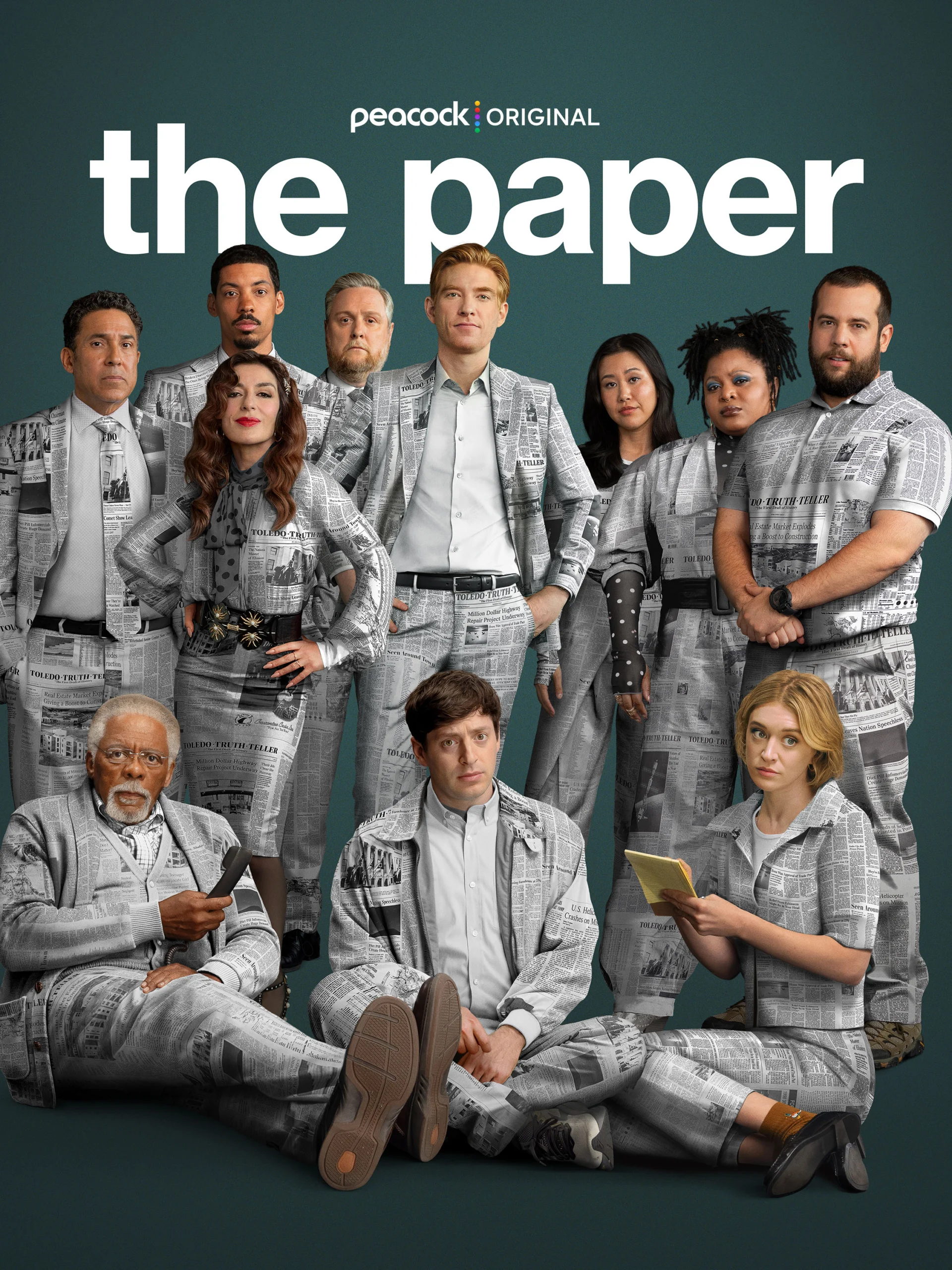Elenco reunido no pôster oficial da segunda temporada de The Paper