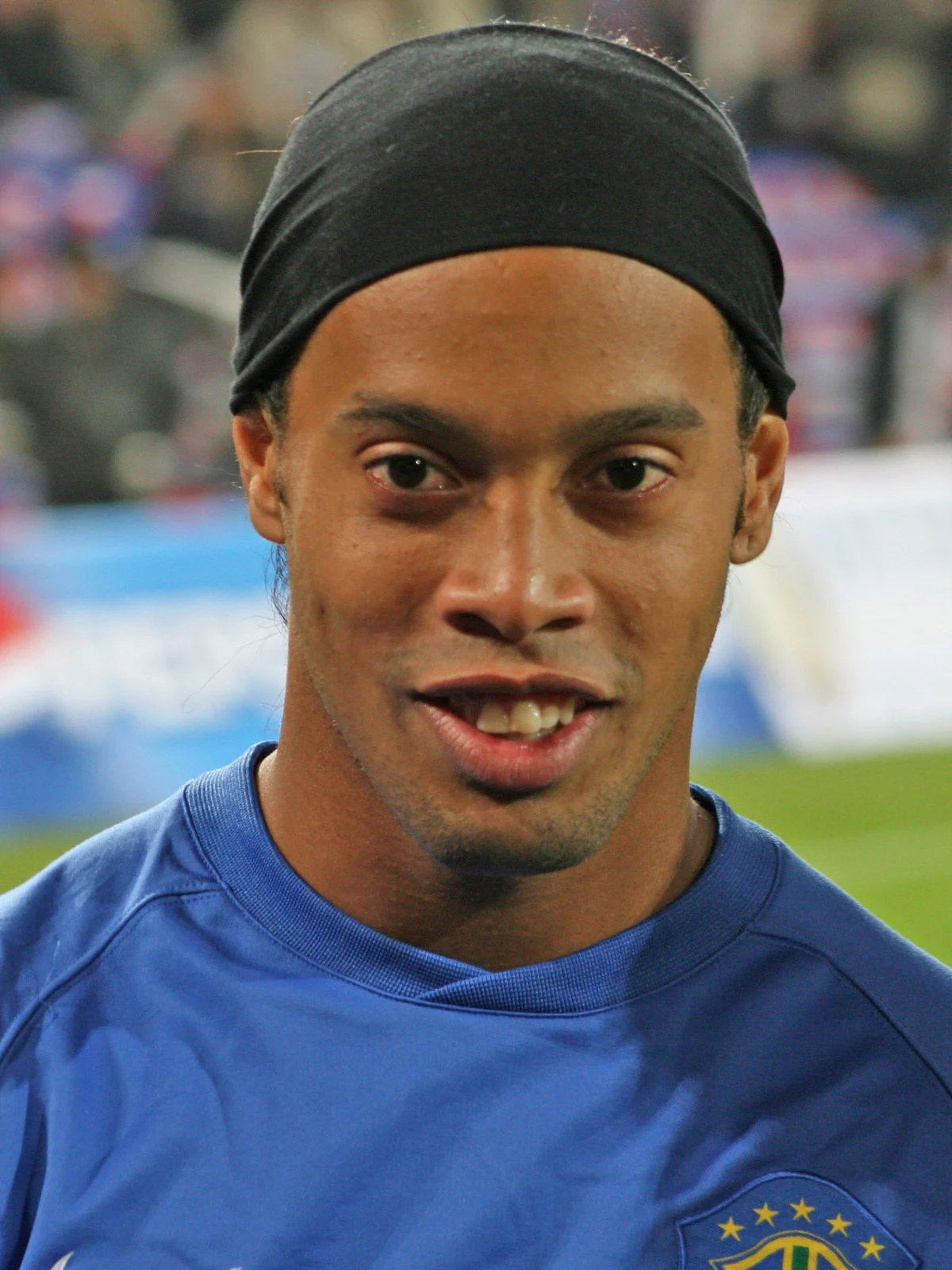Ronaldinho durante partida da seleção brasileira