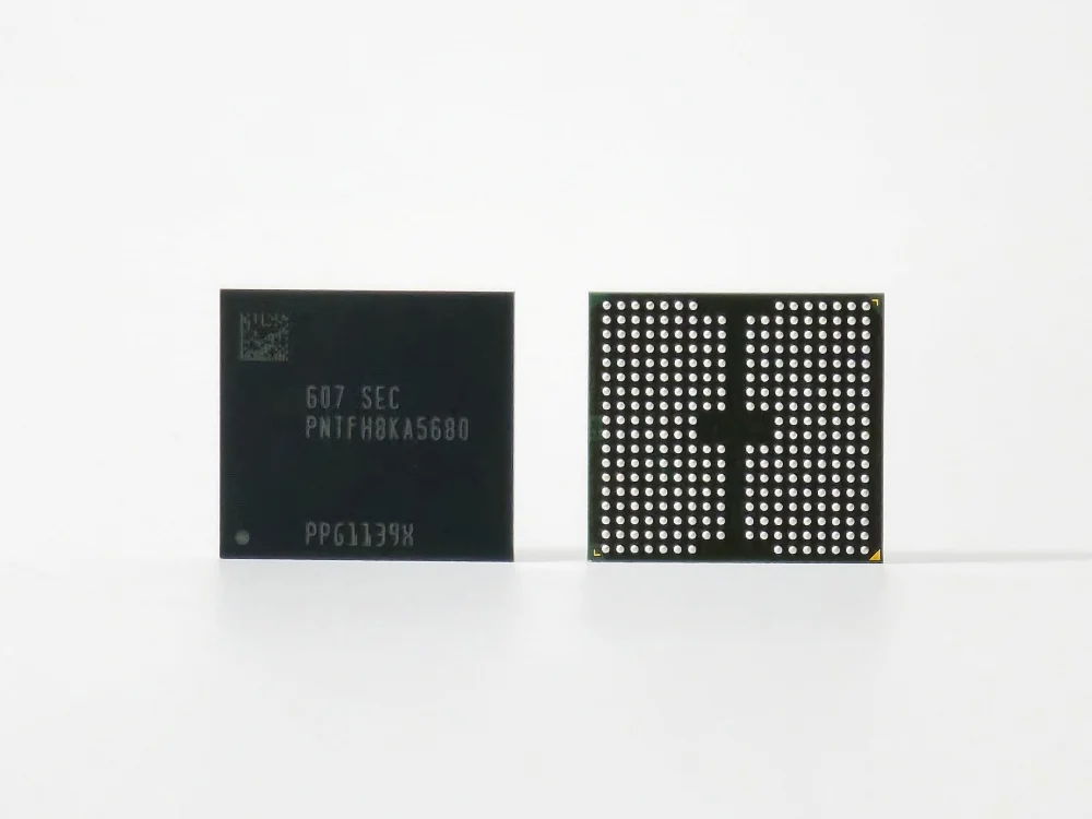 Chips de memória apresentados pela Samsung durante o Future of Memory and Storage 2026