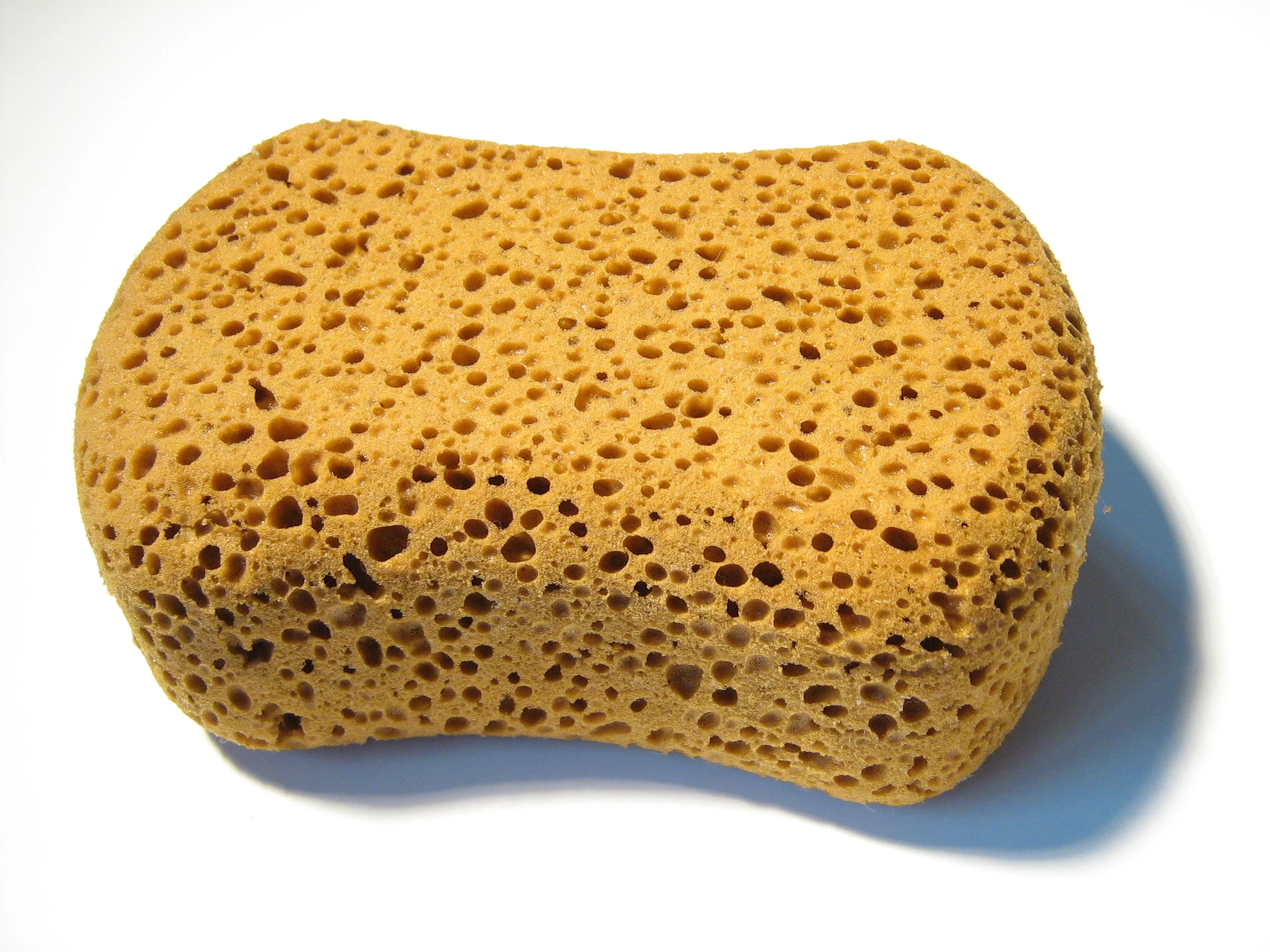 Esponja sintética macia que pode ser recortada para fazer um squishy caseiro