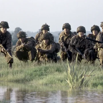 Band of Brothers: Legacy estreia em 9 de setembro de 2026 na HBO Max, exatamente 25 anos depois da minissérie original.