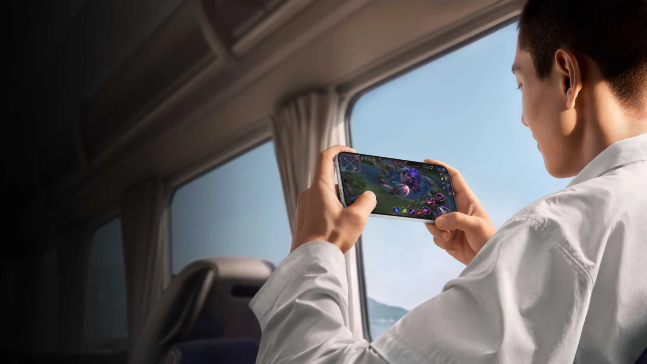 OPPO lança celular com três câmeras de 200 MP e bateria gigante de 8.000 mAh