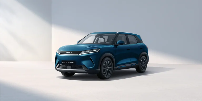 O BYD Atto 2 GL 2027 voltou aos R$ 149.990 em setembro e, nesse preço, deixou de ser apenas mais um híbrido novo no mercado brasileiro para entrar diretamente em uma das faixas mais disputadas entre os SUVs compactos.