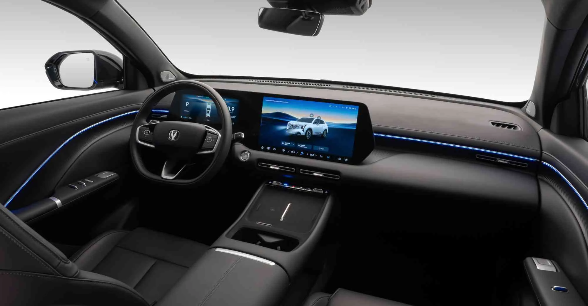 Interior do CAOA Changan CS55 com painel digital e central multimídia