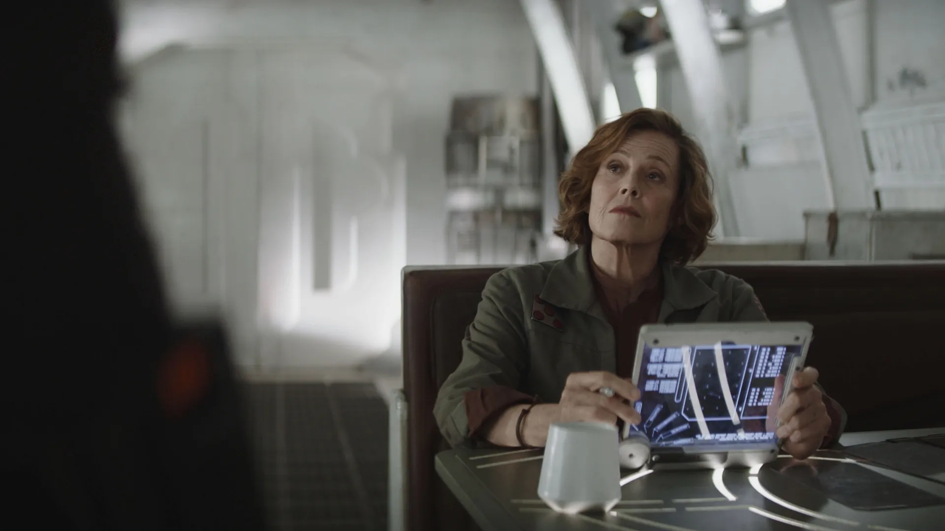 Sigourney Weaver como Coronel Ward em O Mandaloriano e Grogu