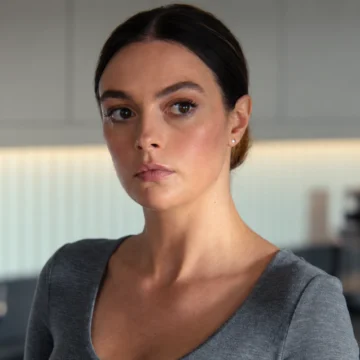 Melis Sezen interpreta Nazlı em Conheço Você, que estreia em 17 de setembro na Netflix — Foto: Divulgação/Netflix.