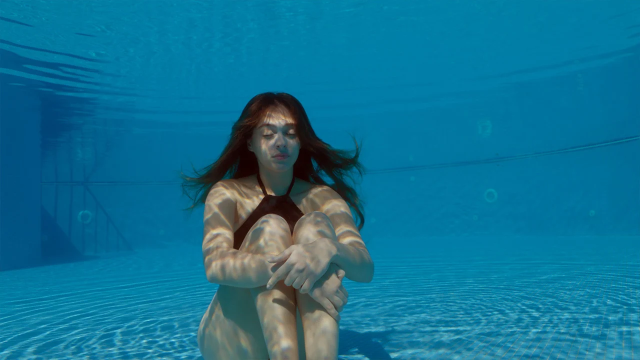 Cemre Baysel em Leyla, adaptação turca de Avenida Brasil