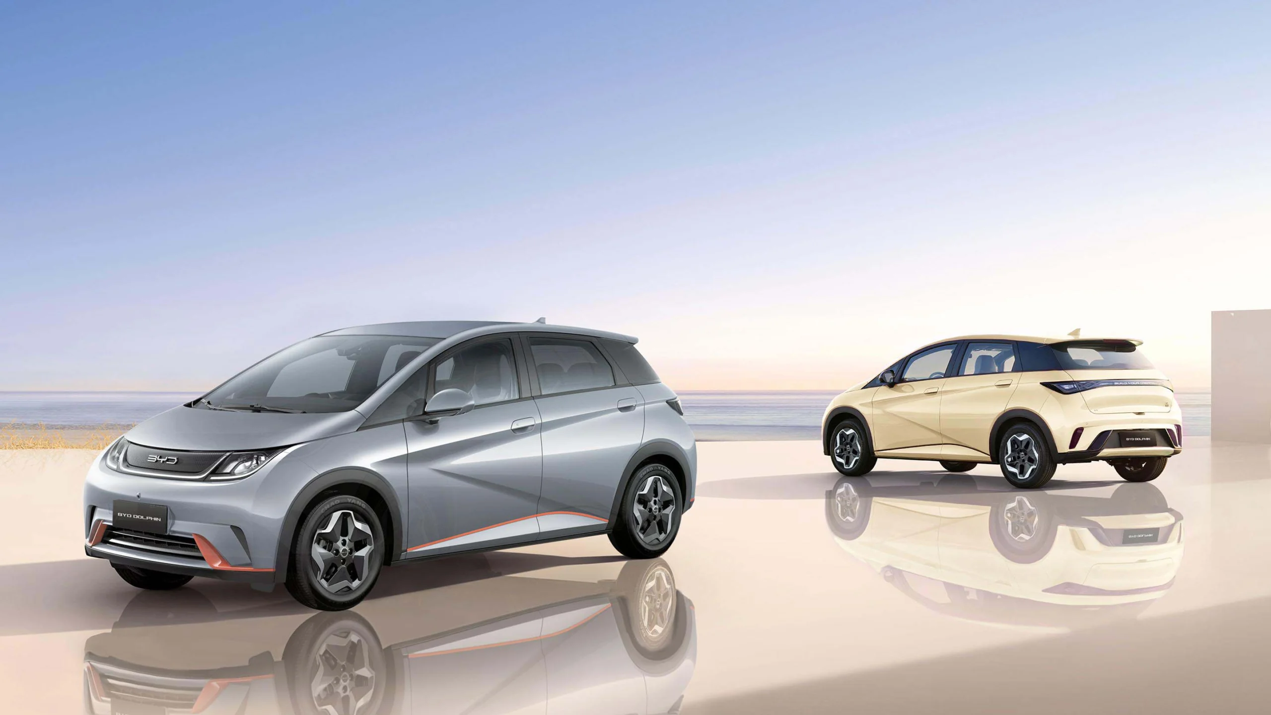 BYD Dolphin elétrico visto de frente em imagem oficial da fabricante
