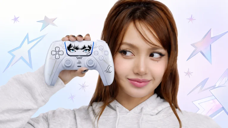 A Sony revelou nesta segunda-feira, 21 de setembro, o DualSense Wireless Controller – Lisa Limited Edition, um controle de edição limitada para PS5 desenvolvido em colaboração com a artista.