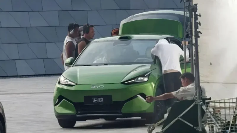 Novo BYD Great Seagull verde durante gravação na China