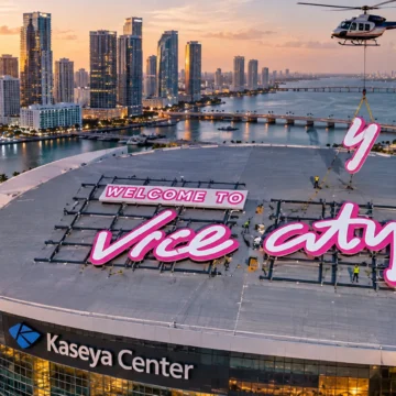 GTA 6 transforma Miami em Vice City com placa gigante instalada por helicóptero