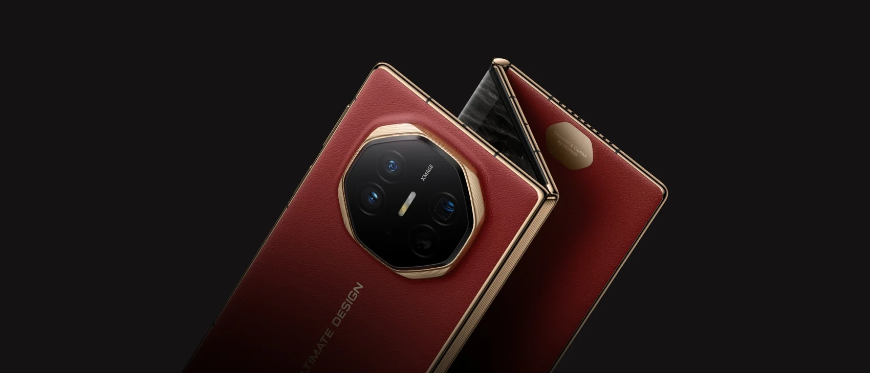 Huawei Mate XT de três telas parcialmente dobrado