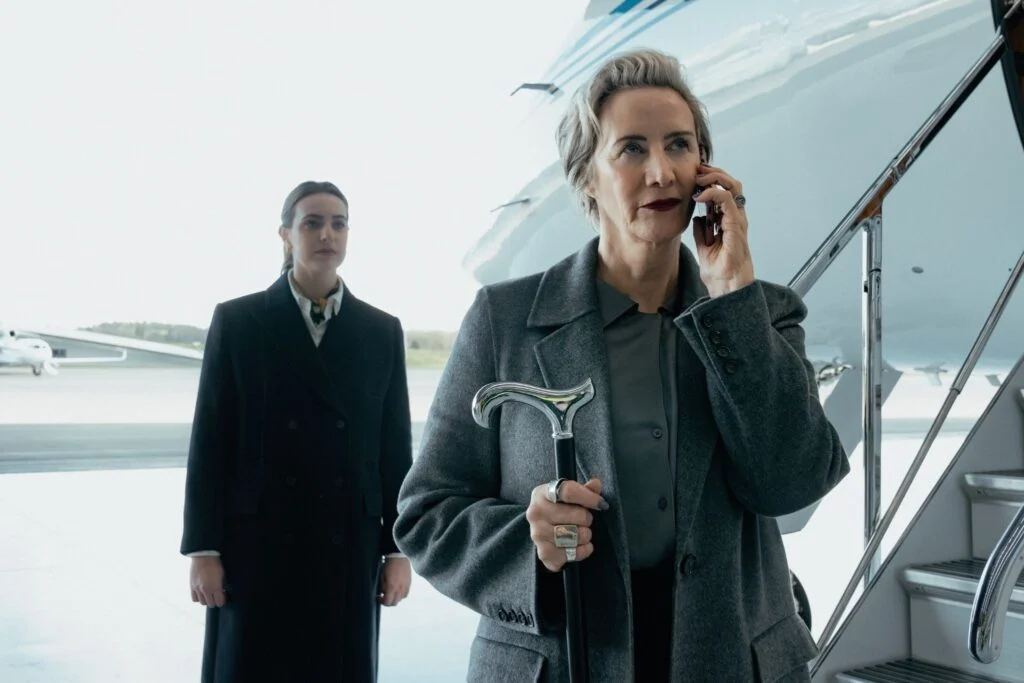 Janet McTeer como Kat McAllister em Terra da Máfia
