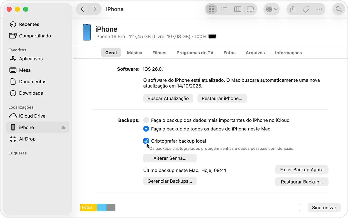 Finder no Mac com a opção Criptografar backup local do iPhone ativada