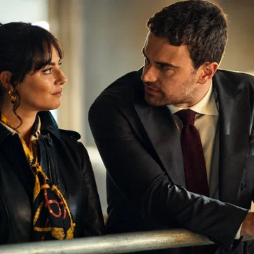 A parceria entre os protagonistas ganha novos contornos no final da 2ª temporada de Magnatas do Crime — Foto: Divulgação/Netflix.