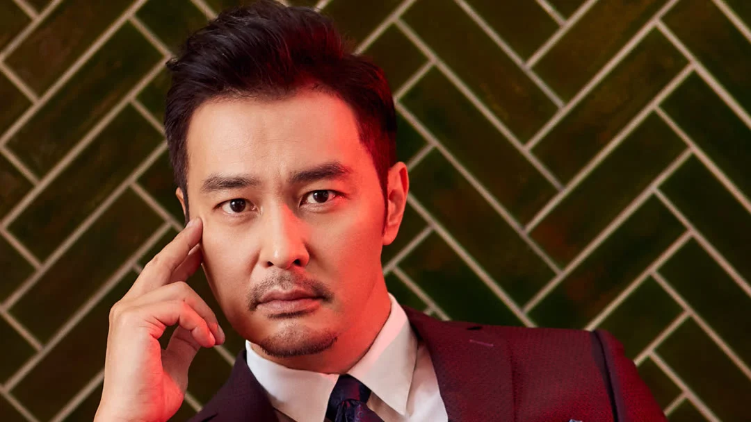 Foto de Andrew Lin, que interpreta Wen Ruosen em Insubstituível