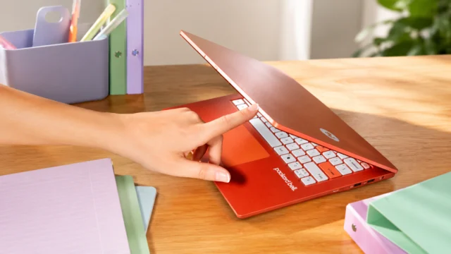Acer ressuscita marca clássica de PCs e ela volta até com celular de botão