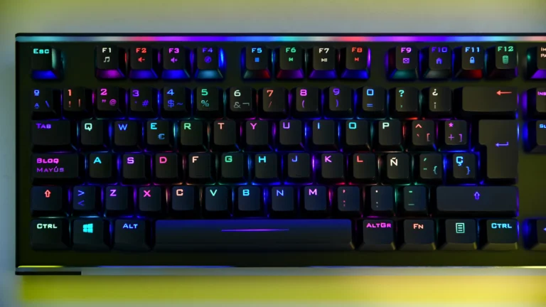 De Redragon e AULA a Keychron e SteelSeries, selecionamos modelos com página direta de compra e explicamos quando Hall Effect realmente compensa. (Foto: Jorge Franganillo)