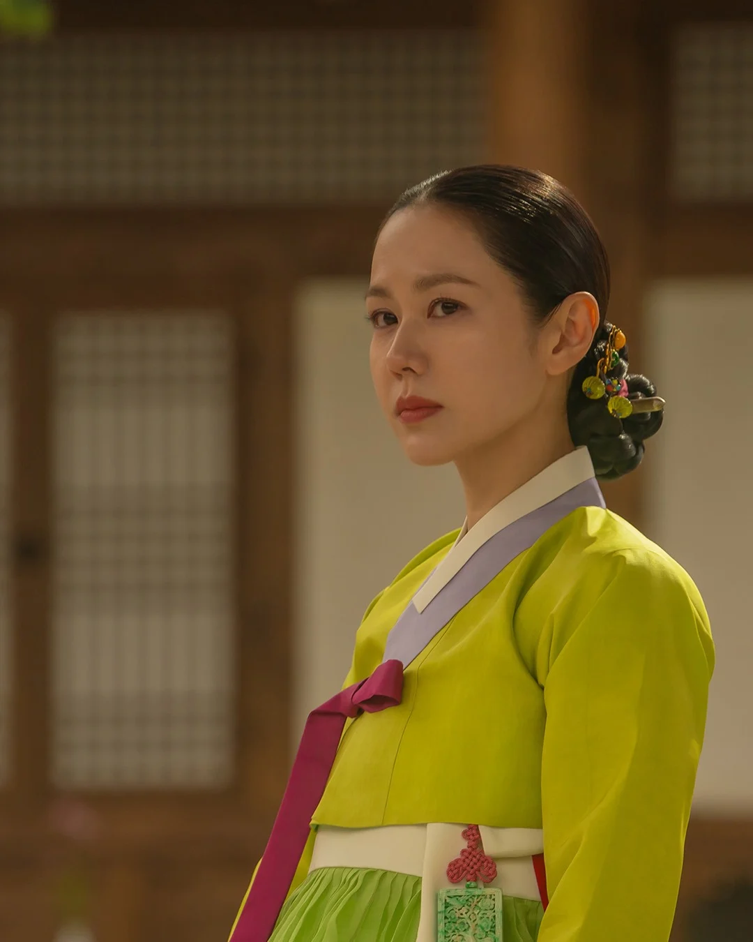 Lady Cho interpretada por Son Ye-jin em Escândalo e Intriga