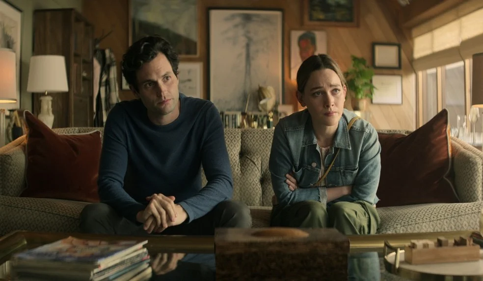 Joe Goldberg e Love Quinn em Você, série de suspense psicológico da Netflix