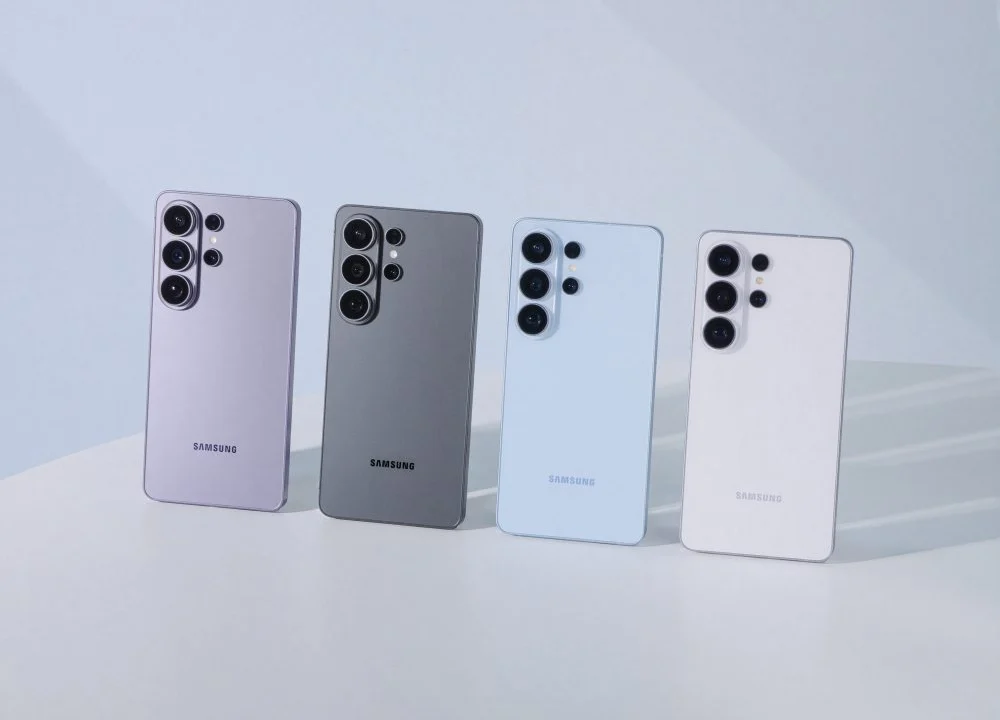 Galaxy S26 Ultra, geração atual, nas cores violeta, preto, azul e branco
