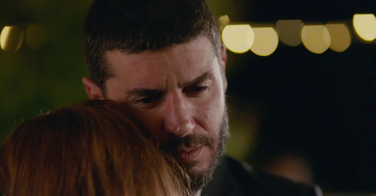 Fırat abraça Elif em imagem do trailer do último episódio de Sol da Minha Vida
