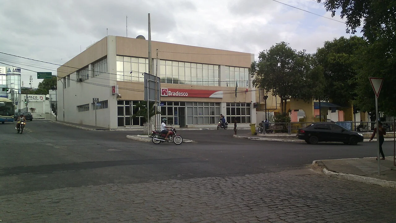 Agência do Bradesco em uma esquina de Brumado, na Bahia, em fotografia de 2016