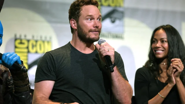 Chris Pratt e Zoe Saldaña em painel de Guardiões da Galáxia Vol. 2 durante a Comic-Con de 2016