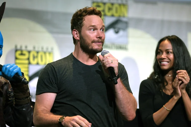 Chris Pratt e Zoe Saldaña em painel de Guardiões da Galáxia Vol. 2 durante a Comic-Con de 2016