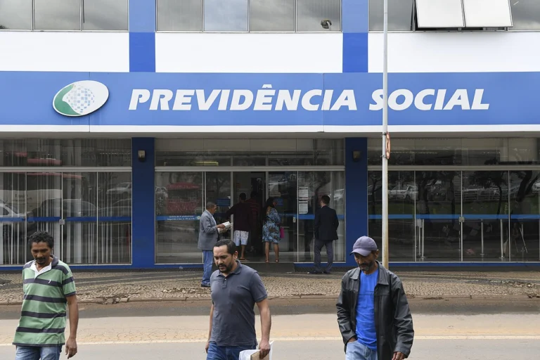 Fachada do edifício-sede do INSS, em Brasília